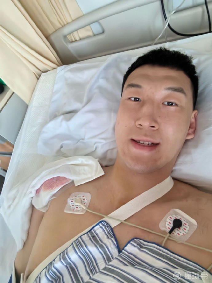 杜润旺接受肩膀手术,媒体人:看来他对下一份合同很有信心